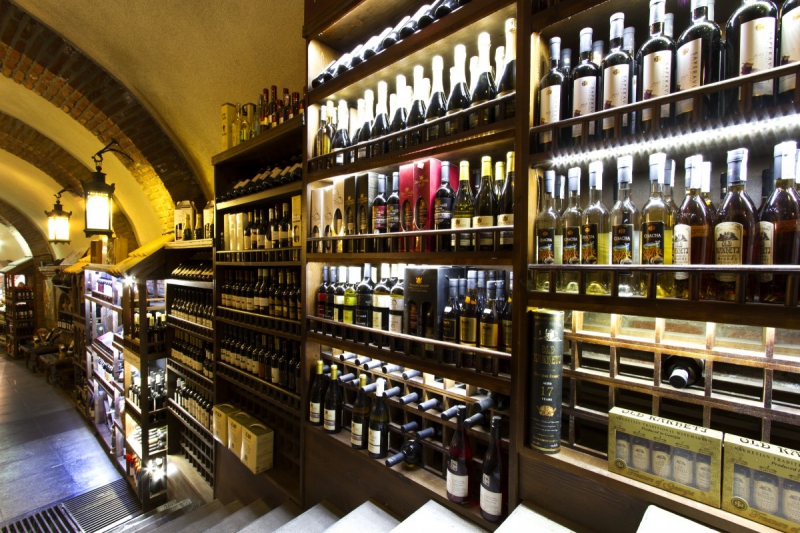 vente-ROCBARON-min_world_street_travel_shop_canon_georgia_wine_bottles-429767